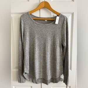 NWT - Old Navy Women’s Ribbed Knit Long Sleeve Shirt in Heather Gray (sz Medium)